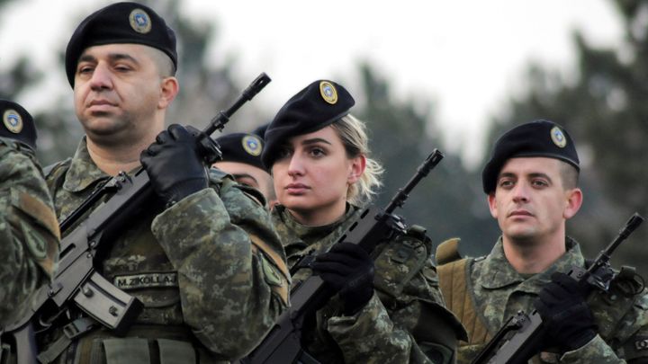 Kosovský parlament schválil vznik armády. Etničtí Srbové hlasování bojkotovali