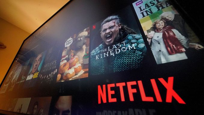 Netflix zastavil odliv předplatitelů i díky čtvrté řadě seriálu Stranger Things nebo minisérii o vrahu Jeffreym Dahmerovi.