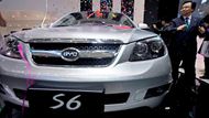 Automobilka BYD o sobě dává vědět čím dál hlasitěji. V Pekingu ukázala nový BYD S6