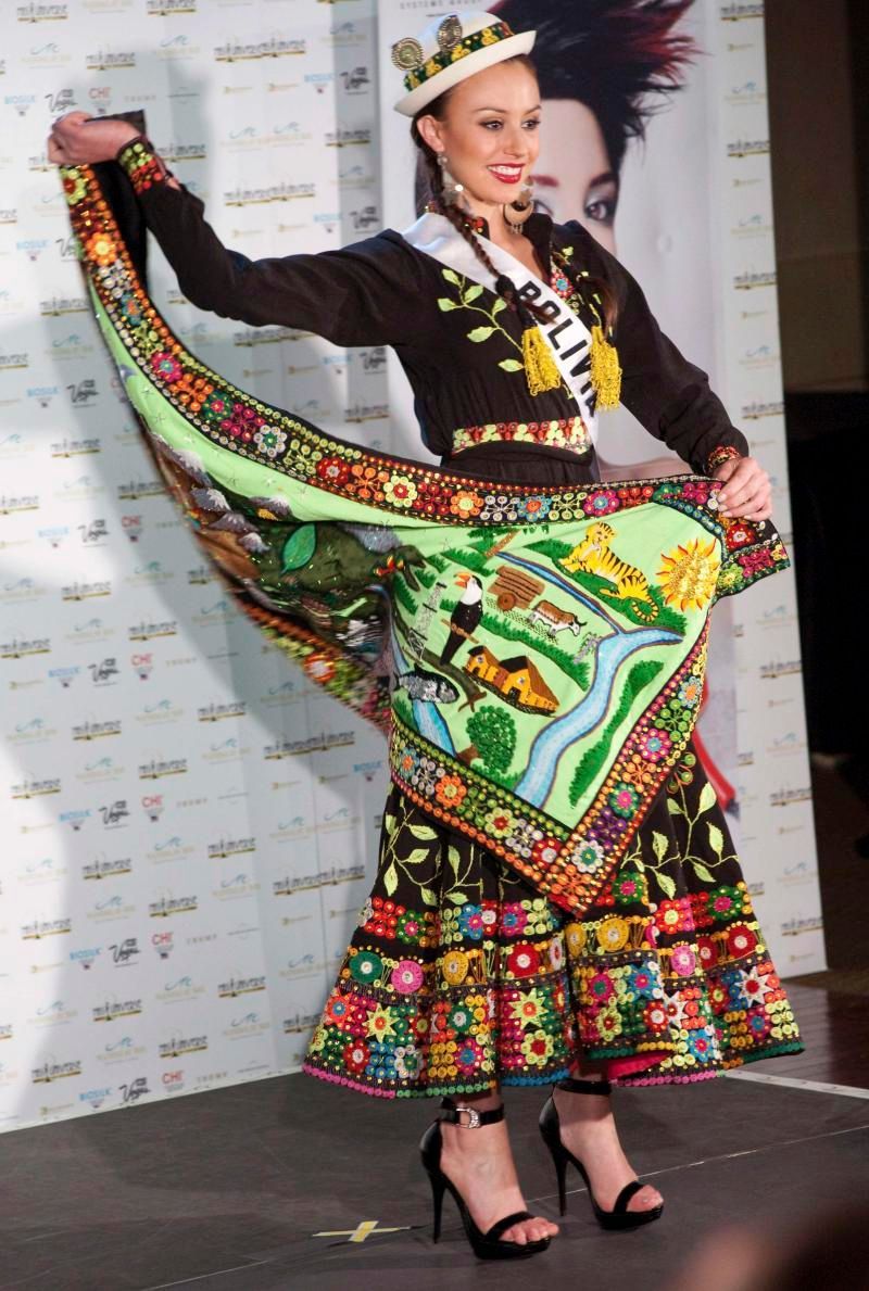 Finalistky Miss Universe v národních kostýmech - Miss Bolívie