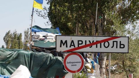Mrtví civilisté v Mariupolu