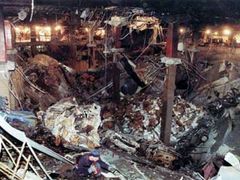 Zničené podzemní prostory Světového obchodního centra po explozi 26. února 1993.