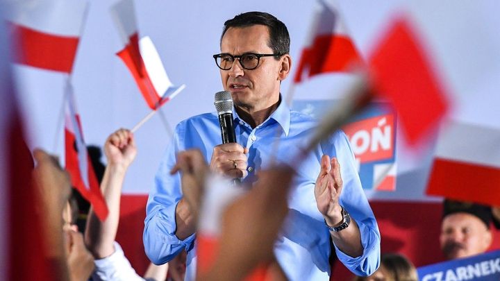 Už nikdy neurážejte Poláky, vzkázal Zelenskému polský premiér Morawiecki