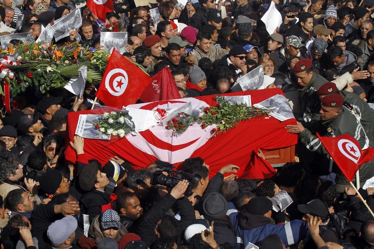 Tunisko - pohřeb - opozice - Šukrí Belaíd
