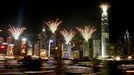 Oslavy v Hongkongu byly o poznání světštější. Ohňostroje nad Victoria Harbour tentokrát nápaditostí překonaly i tradičního krále zářící oblohy Sydney.