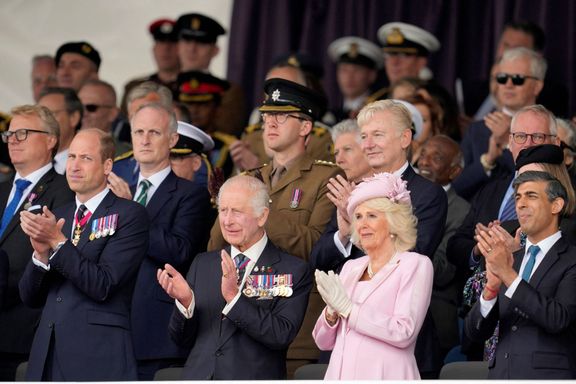 Členové královské rodiny na oslavách 80. výročí vylodění spojeneckých vojsk v Normandii, zleva princ William, král Karel III., královna Camilla a premiér Rishi Sunak.