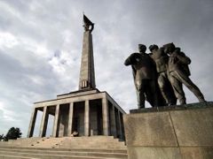 Bratislavský Slavín. Památník a hřbitov 6845 padlých sovětských vojáků