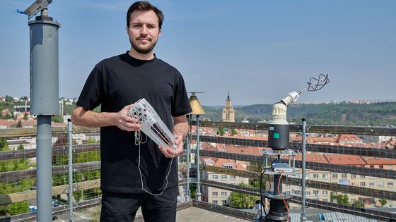 Foto: Sonda studenta ČVUT se dostala do výšky 17 kilometrů, sundat ji musel dron