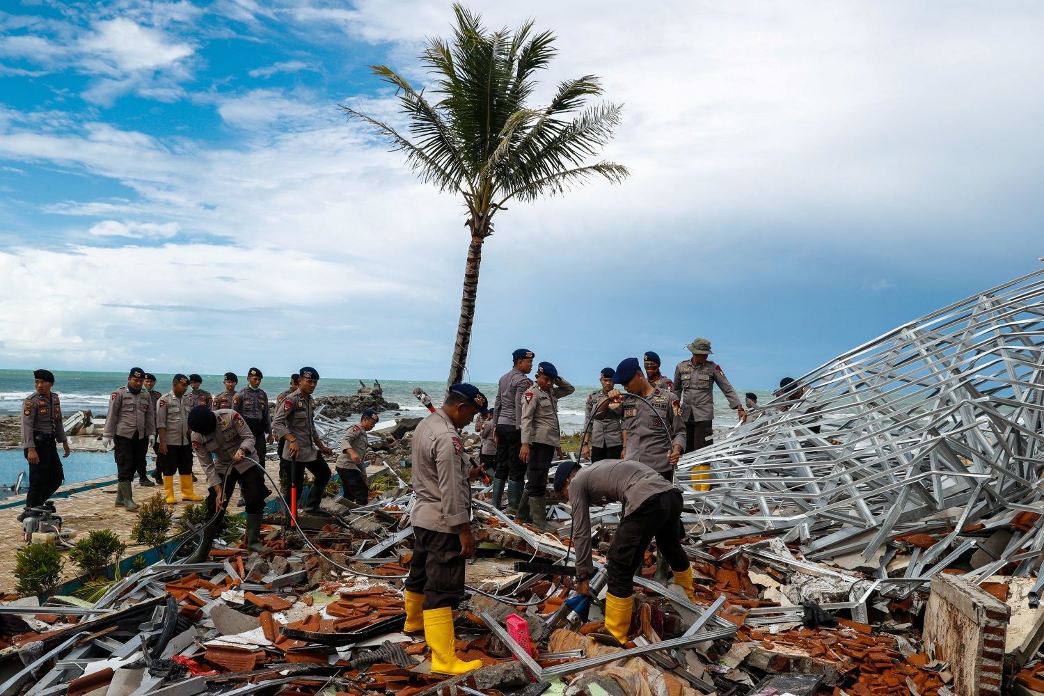Indonésie tsunami po výbuchu sopky Krakatoa prosinec 2018