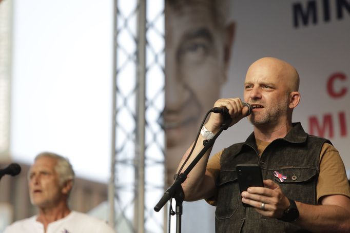 Záběr z demonstrace „Máme toho dost! Chceme demisi!“ proti Andreji Babišovi a Marii Benešové na Václavském náměstí.  4. 6. 2019.