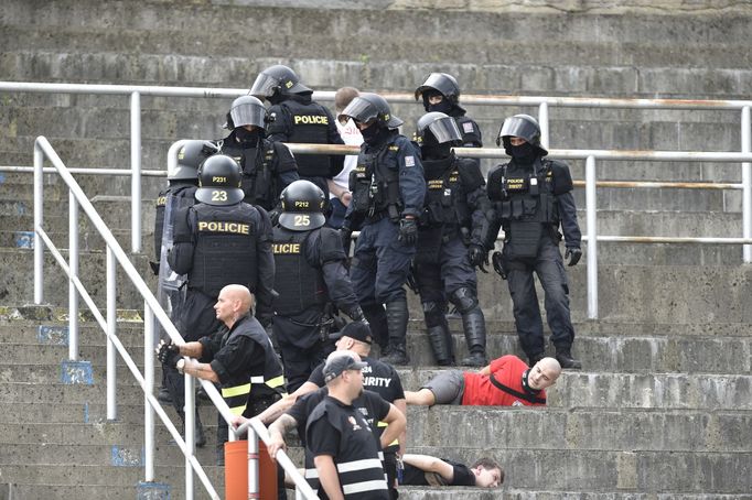 Potyčka fanoušků během zápasu Brna s Baníkem Ostrava