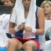 Česká tenistka Petra Kvitová v utkání Fed Cupu 2012 proti Srbce Aně Ivanovičové.
