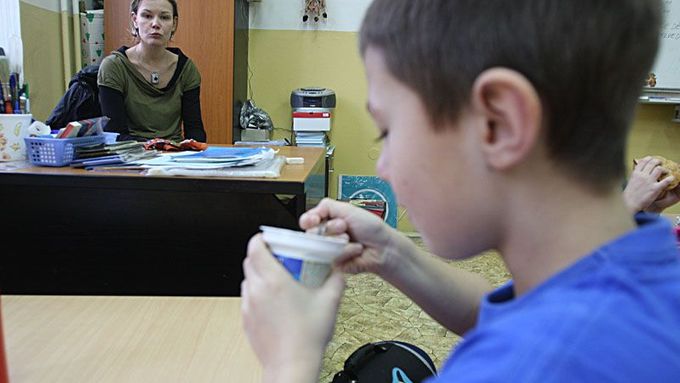 Ministerstvo školství vyhlášku o zákazu nezdravých potravin ve školách nakonec zmírnilo.