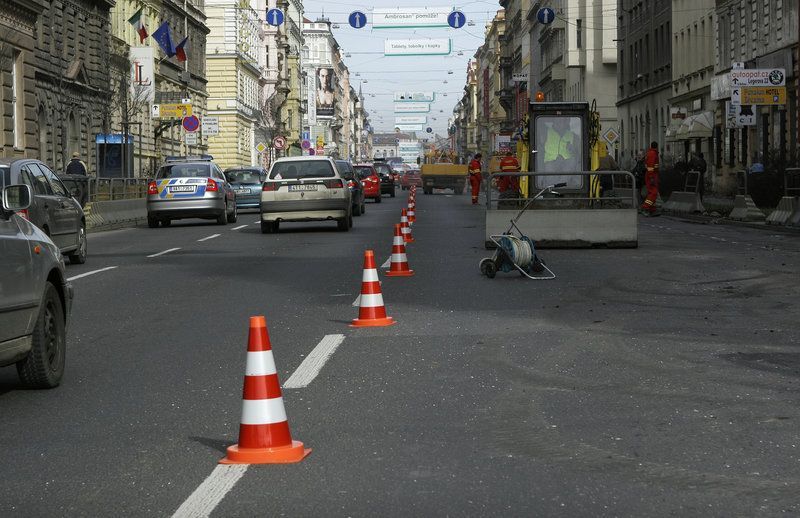 Uzavírka pruhu v Legerově ulici