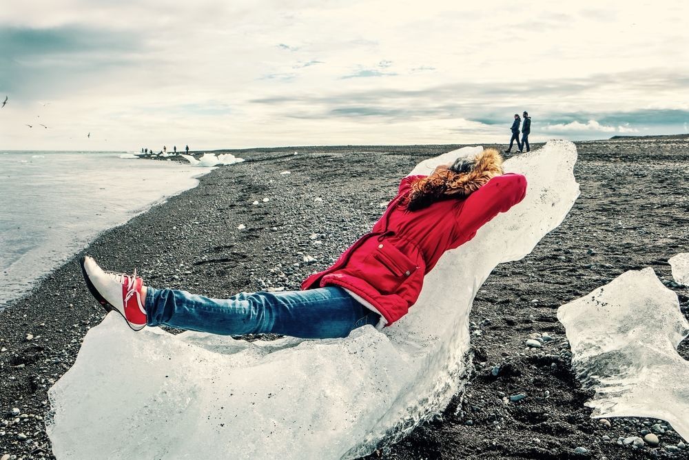 Island - led - ledovec - kry - moře - snímek - turistka