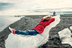Texaskou babičku odneslo moře, když na Islandu pózovala na kusu ledu