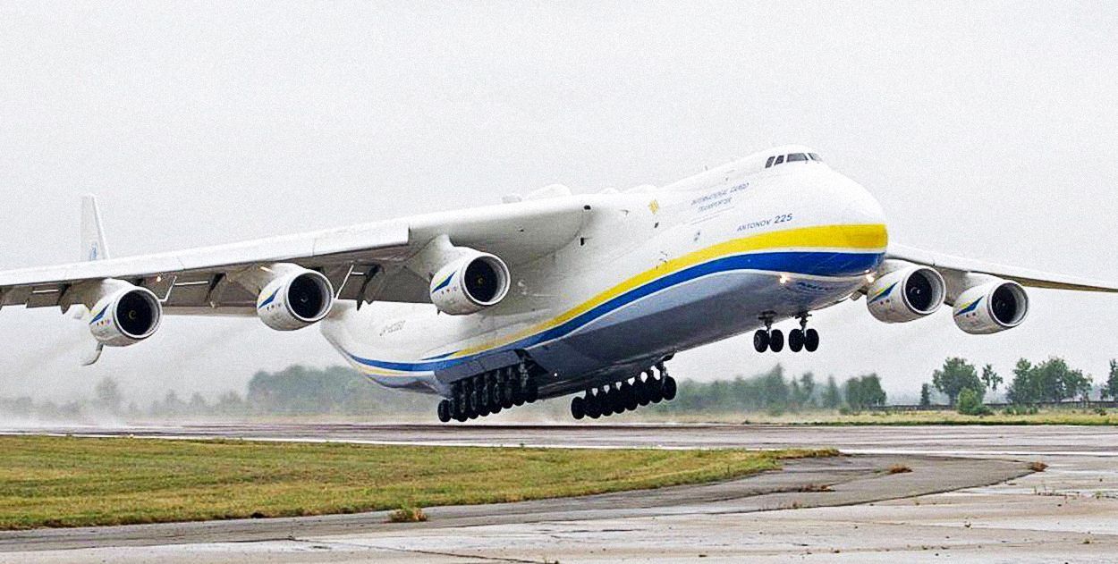 Fotogalerie / Ruský nákladní letoun Antonov An-225
