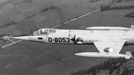 Letoun typu F-104G Starfighter 306 Sqn za letu, číslo D-8053, pohled z levé strany. Nedatovaný snímek