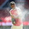 Olivier Giroud slaví anglický superpohár 2015