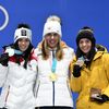 Anna Veithová, Ester Ledecká a Tina Weiratherová s medailemi za super-G na ZOH 2018