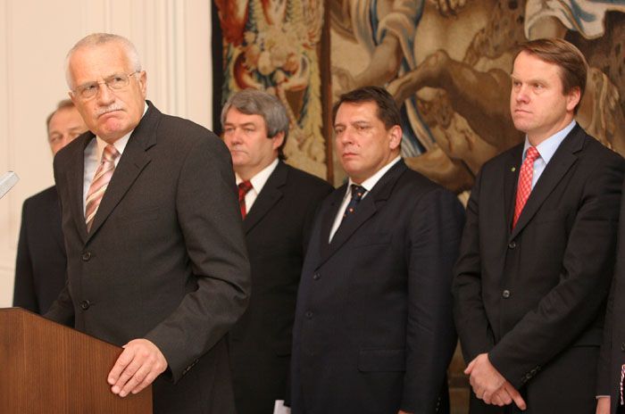 Tisková konference po jednání pěti předsedů a prezidenta
