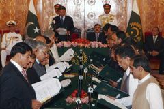 Mušaraf jmenoval vládu svých politických nepřátel