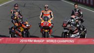 Ovšem světový šampionát silničních motocyklů šlape F1 co se popularity týče na paty.  Letos jej opanovali v nejnižší třídě Moto3 Jihoafričan Brad Binder na KTM (vlevo), v Moto2 obhájil titul Johnan Zarco z Francie na stroji Kalex a v MotoGP si ve vypjatém souboji s týmem Yamahy v čele s Valentinem Rossim dojel pro titul mladý Španěl Marc Marquez v sedle Hondy.