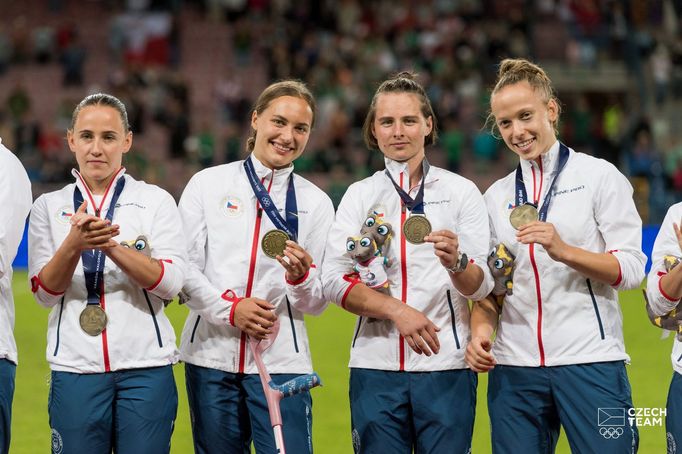 Ragbistky s bronzovými medailemi z Evropských her.