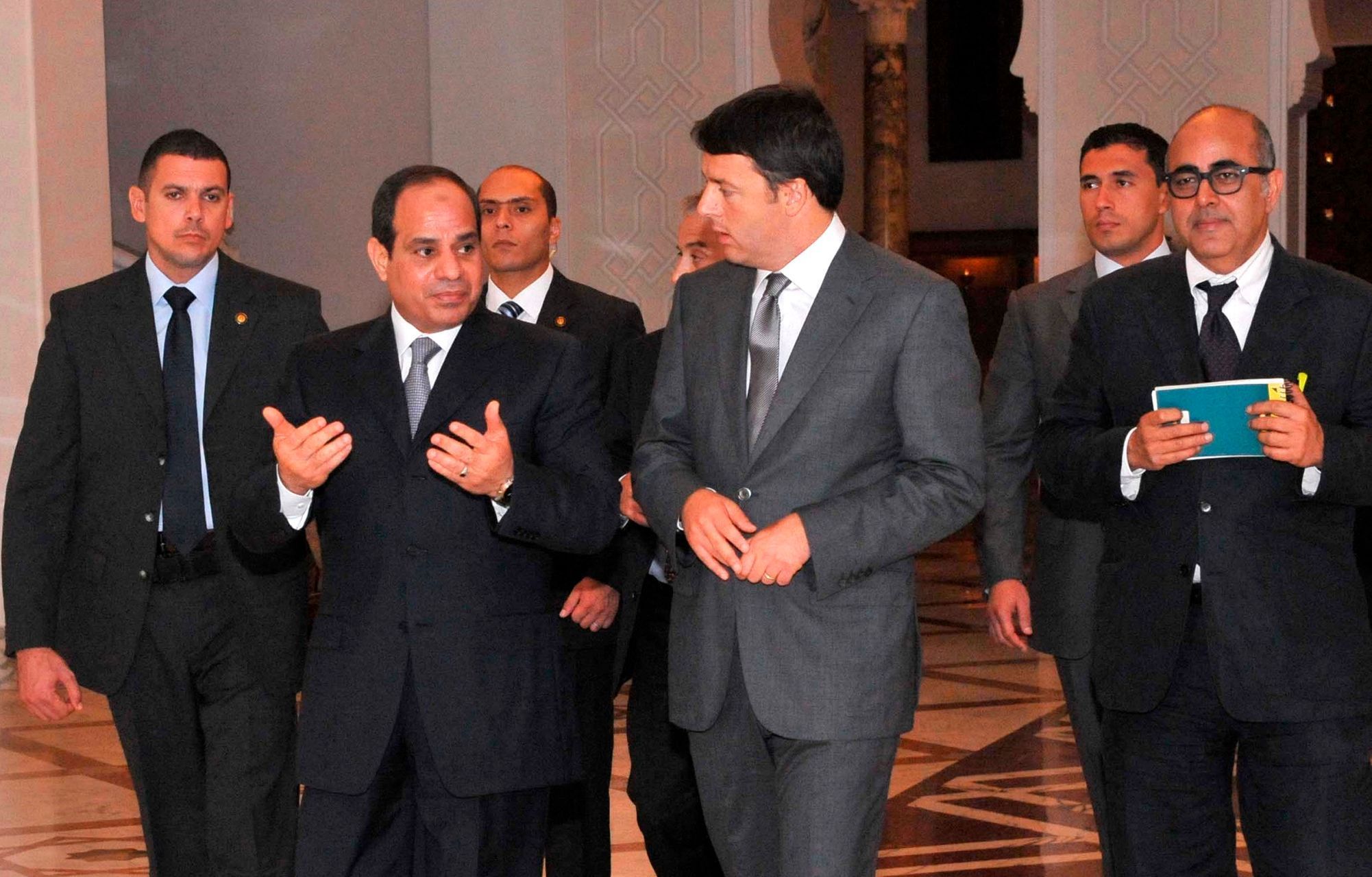 Egyptský prezident Sísí a italský premiér Renzi na pondělním jednání.
