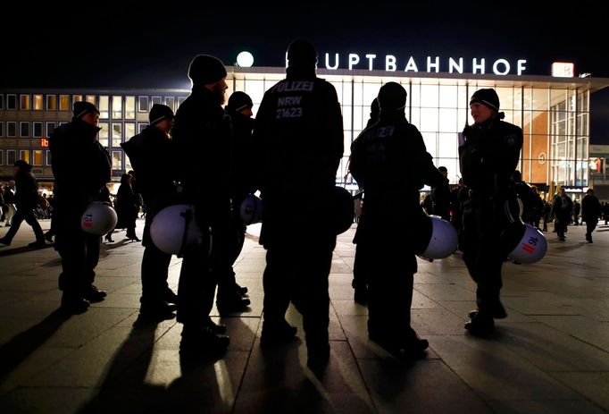 Policie v Kolíně nad Rýnem je po loňských násilnostech v pohotovosti.