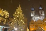 Staroměstské náměstí - Praha vánočně a mrhavě osvětlená