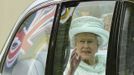 Britain's Queen Elizabeth leaves Buckingham Palace to attend the service of thanksgiving to mark the Diamond Jubilee at St Paul's Cathederal in central London June 5, 2012. REUTERS/Nigel Roddis (BRITAIN - Tags: ROYALS ENTERTAINMENT SOCIETY ANNIVERSARY) Published: Čer. 5, 2012, 10:01 dop.