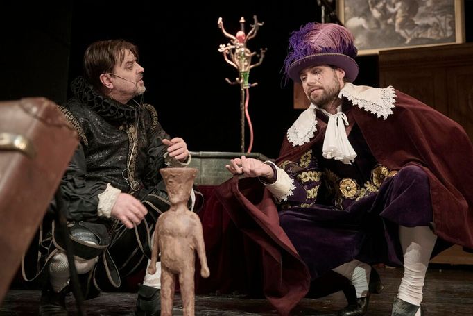 Jan Staněk jako Leopold a Tomáš Turek jako Rudolf II.