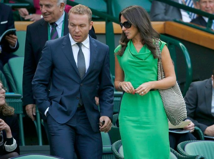 Ženy na Wimbledonu 2013 (cyklista Chris Hoy a jeho manželka)