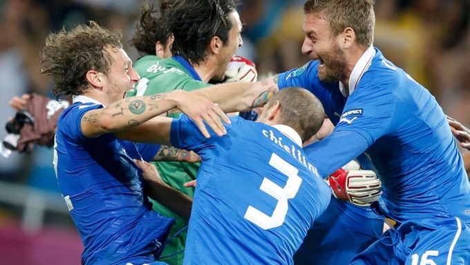 FOTO První penalty Eura vyhráli Italové