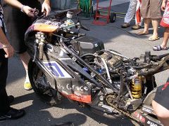 Takhle rozbil svoji Ducati jezdec MS třídy supersport Luka Nedog ze Slovinska.