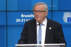 Juncker poprvé mluvil s Johnsonem. Původní brexitová dohoda je jediná možná, řekl mu