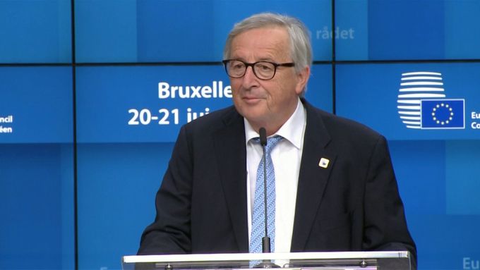 Zdá se, že není lehké mě nahradit, žertoval po summitu šéf Evropské komise Jean-Claude Juncker.