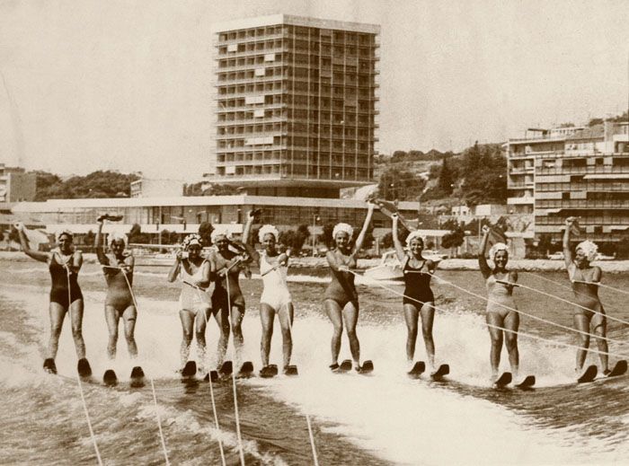 Vodní lyže v přístavu, rok 1963