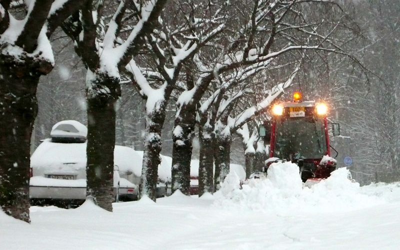 Ostrava pod sněhem - traktor