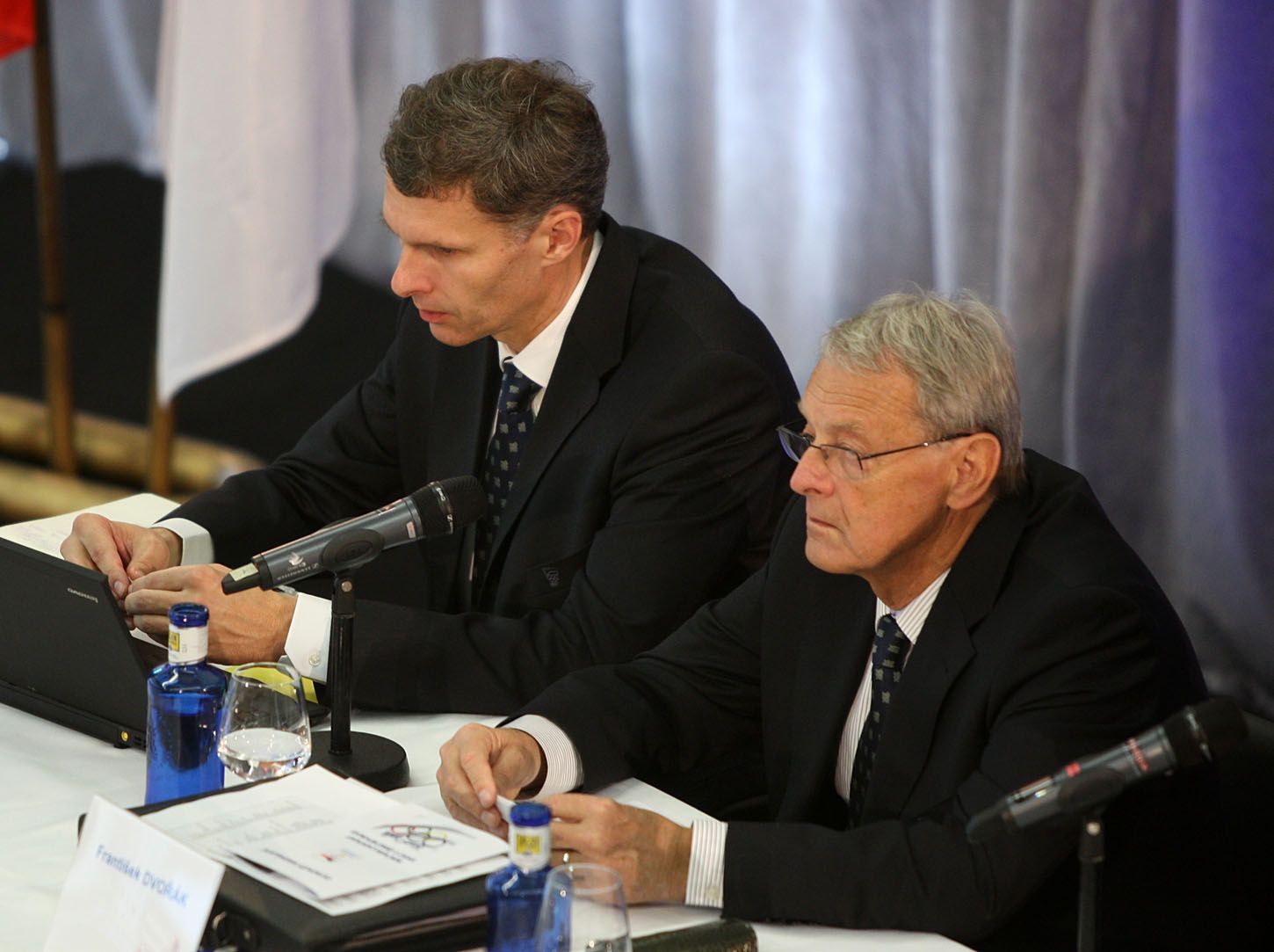 Zasedání Českého olympijského výboru v listopadu 2012.