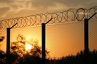 Protiuprchlický plot na maďarsko-srbské hranici.
