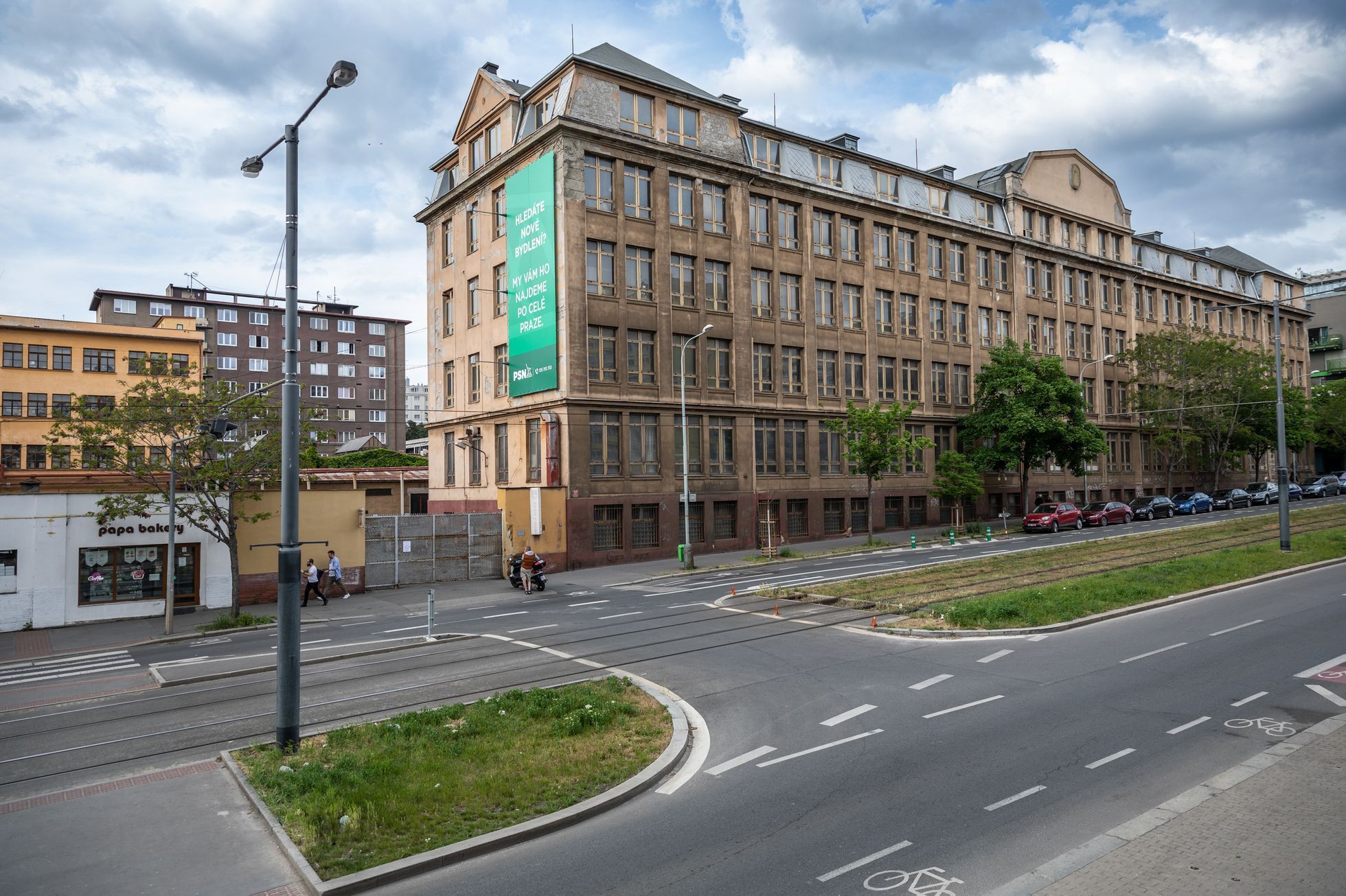 Kooh-i-noor, Vršovice, Praha, Domácí