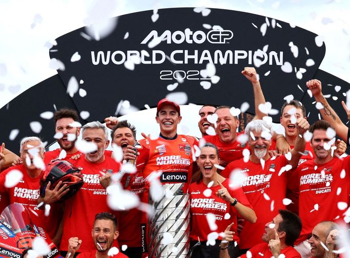 Marc Márquez z Ducati slaví titul mistra světa MotoGP 2025