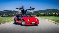 Autozam AZ-1 - Jde asi o nejvíc sci-fi pojaté kei car. Má totiž výklopné dveře typu gullwing. Přes svůj vzhled to ale není žádný sporťák. Pod kapotou běží řadový tříválec o objemu 657 ccm a výkonu 64 koní.