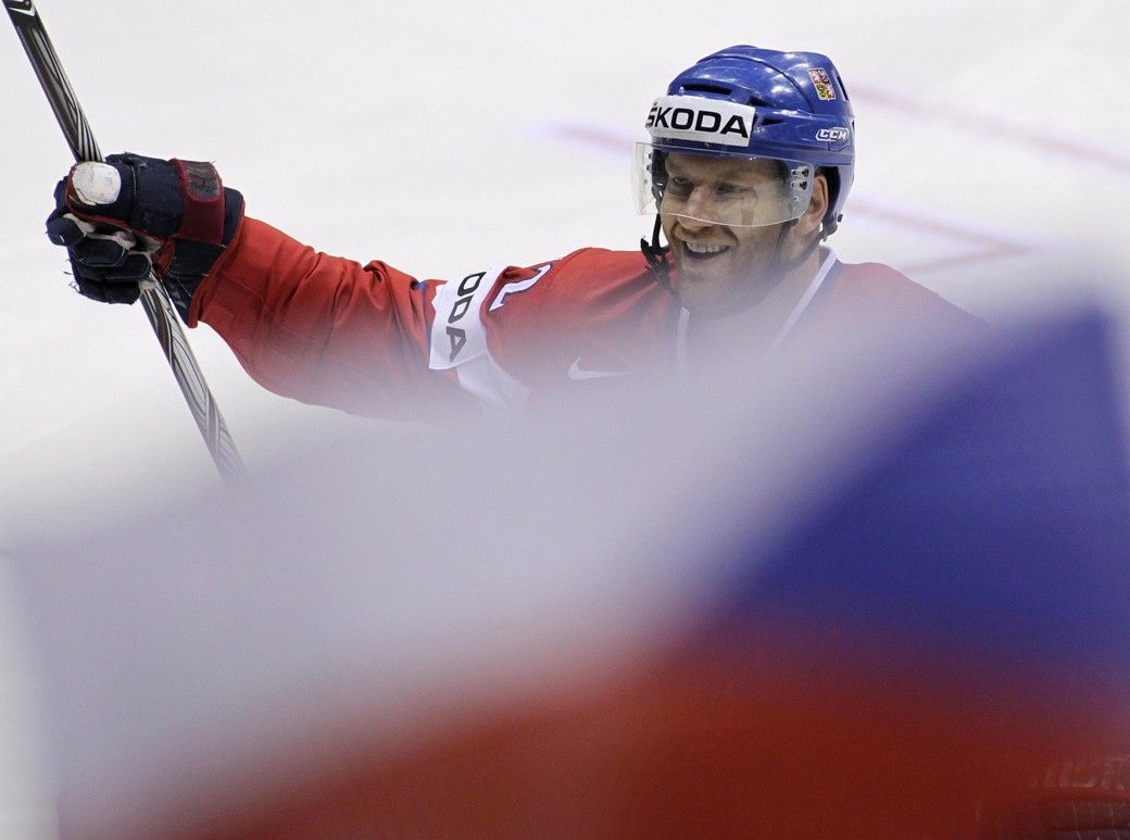 Jiří Novotný oslavuje gól v zápase Česko - Dánsko na MS 2011