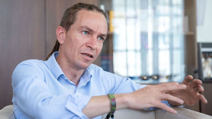 Bartoš hájí digitalizaci stavebního řízení. K zahlcení úřadů vedla panika, říká