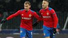 fotbal, Liga mistrů 2018/2019, CSKA Moskva - Plzeň, Nikola Vlašič (vpravo) přijímá gratulace ke gólu z penalty od Fjodora Čalova