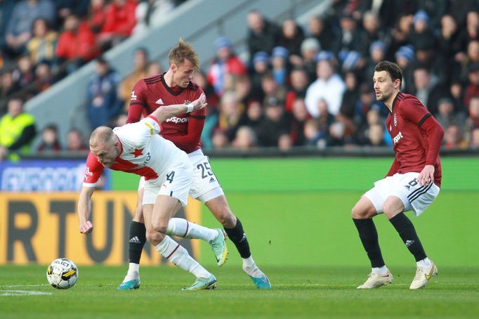 Asger Sörensen a Mick van Buren v derby Sparta - Slavia ve 27. kola Fortuna: Ligy