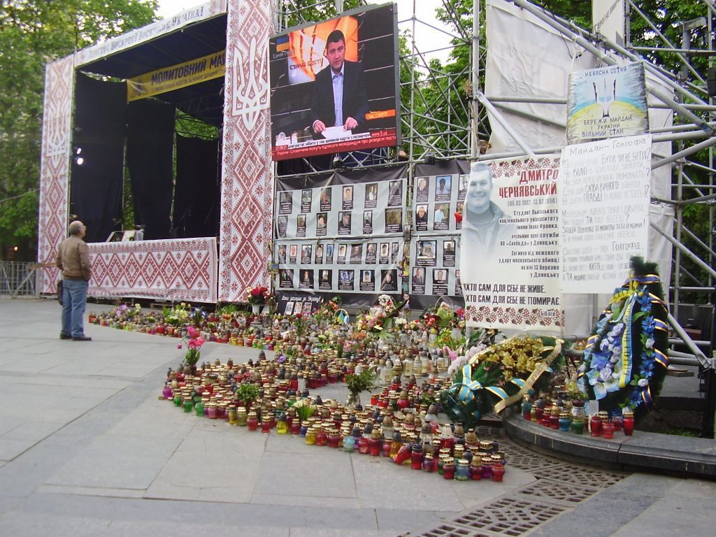 Památník mrtvých z Majdanu ve Lvově.